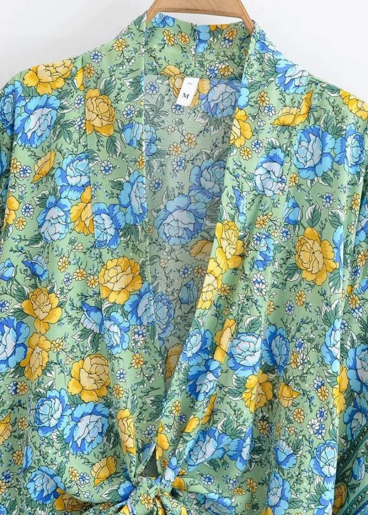 Haut kimono court bleu fleuri — Mizuiro