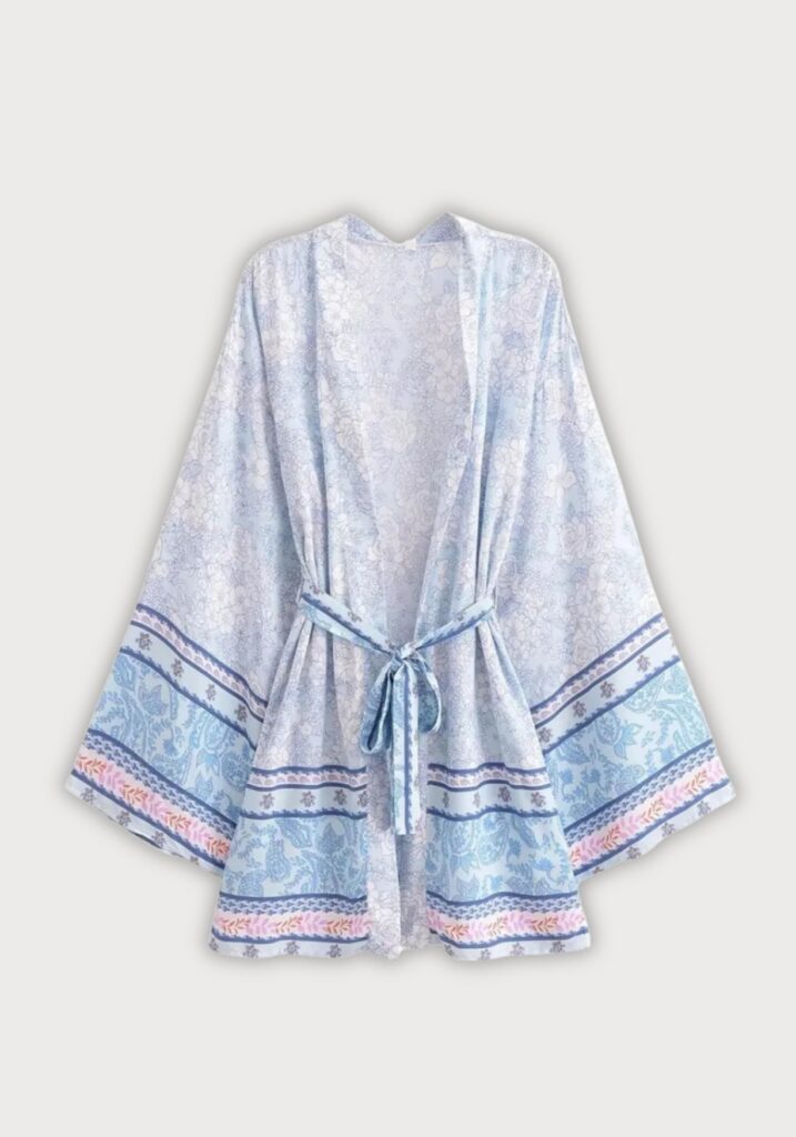 Kimono court — Aokitsu