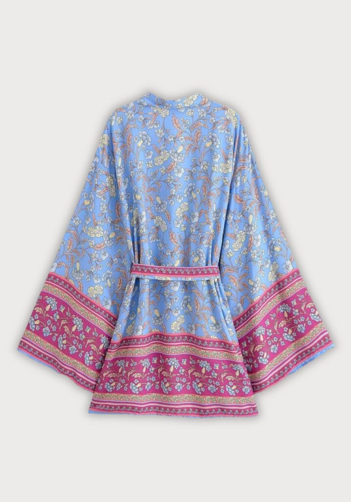 Kimono court bleu à fleurs — Hōseki