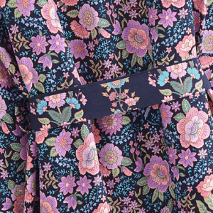Kimono court fleuri rose et bleu nuit vue 3