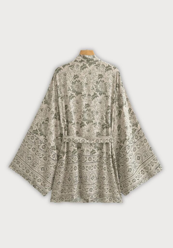 Kimono court — Midōra