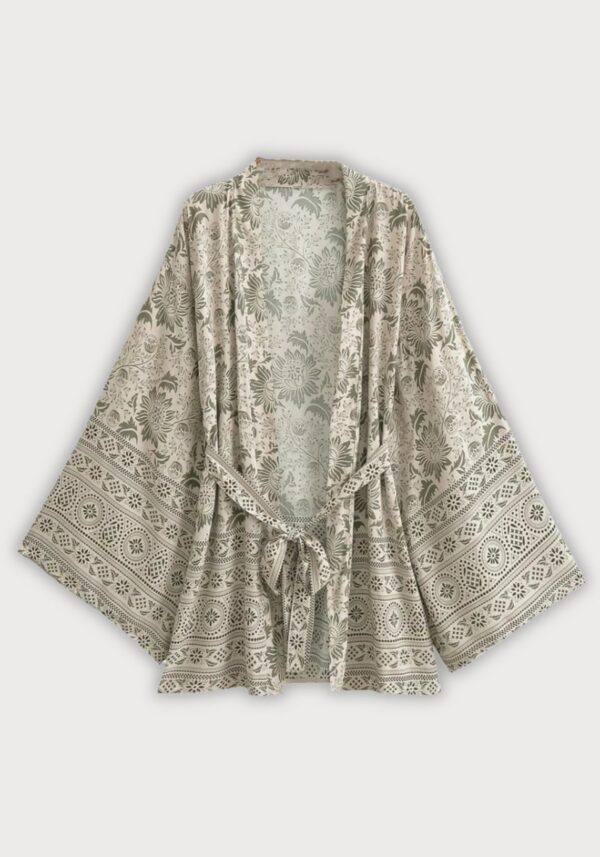 Kimono court — Midōra