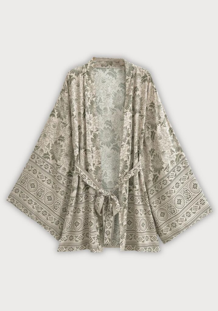 Kimono court — Midōra