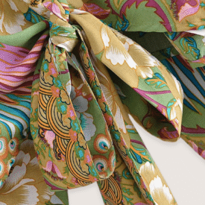 Kimono court paon fleuri vue 5