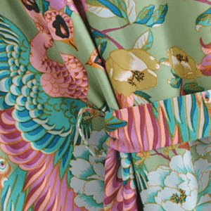 Kimono court plage paon fleuri vue 3