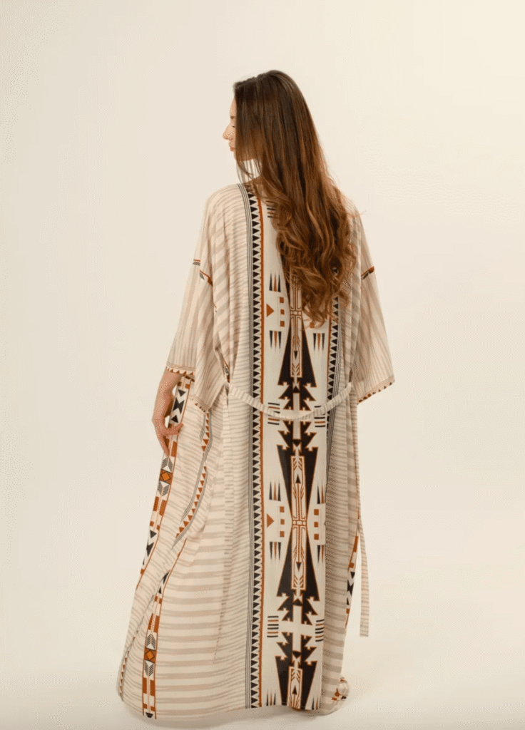Kimono long beige à motif géométrique tribal