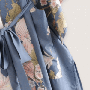 Kimono long bleu pâle à motif fleuri et paon vue 4