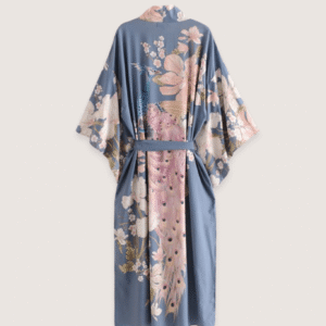 Kimono long bleu pâle à motif fleuri et paon vue 2