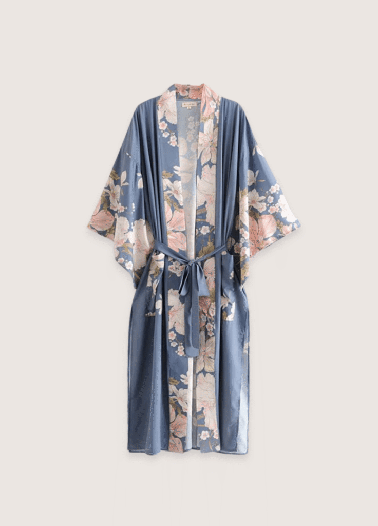 Kimono long bleu pâle à motif fleuri et paon