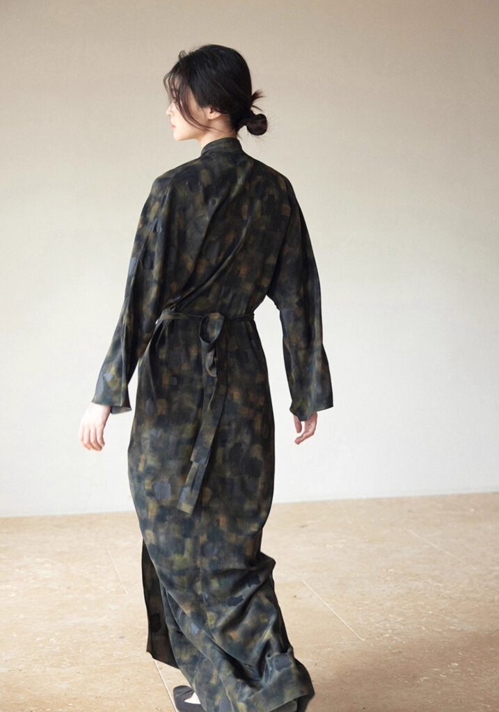 kimono en satin rose pour femme — Kujaku