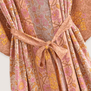 Kimono long rose saumon à motif fleuri vue 3