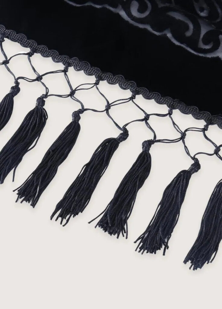 Kimono poncho noir brodé — Yamikiri